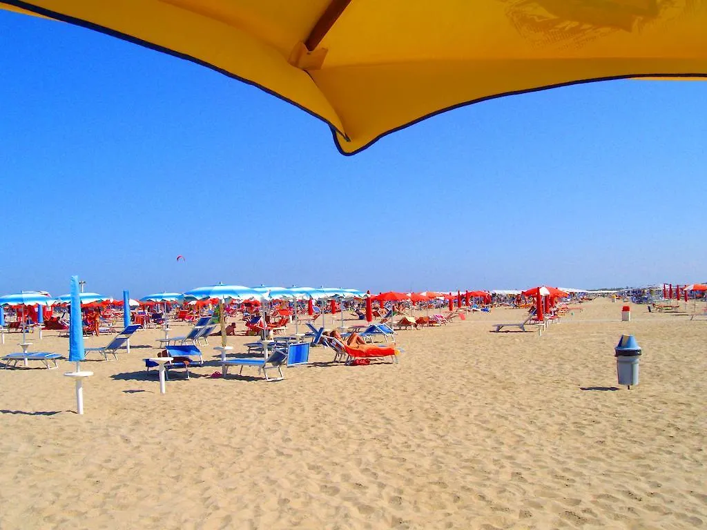 Agenzia Vear - Villa Angela Lido delle Nazioni Apartment