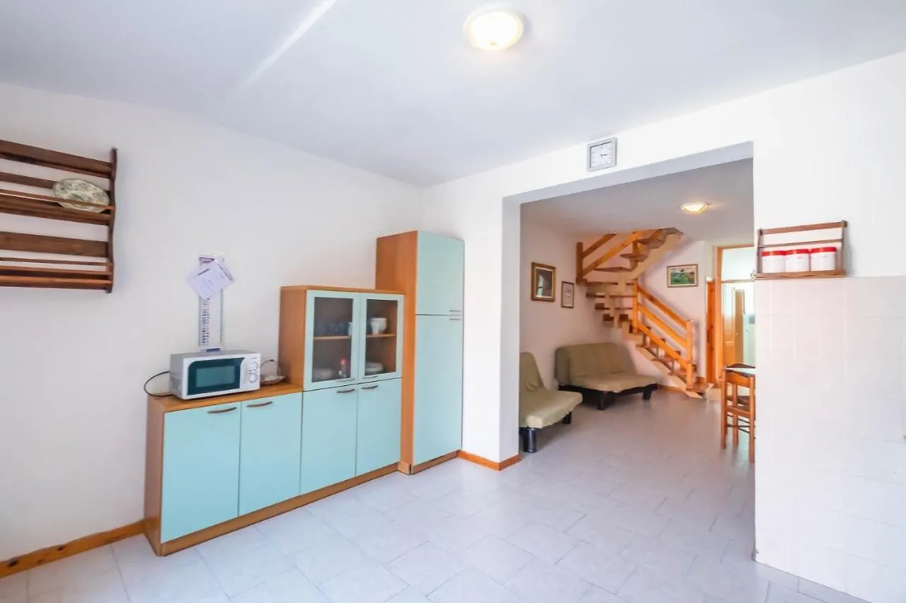 Apartment Agenzia Vear - Villa Angela Lido delle Nazioni Italy